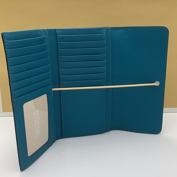 MICHAEL KORS JET SET TRAVEL LARGE TRIFOLD LAGOON COLOR - Picture 9 of 16